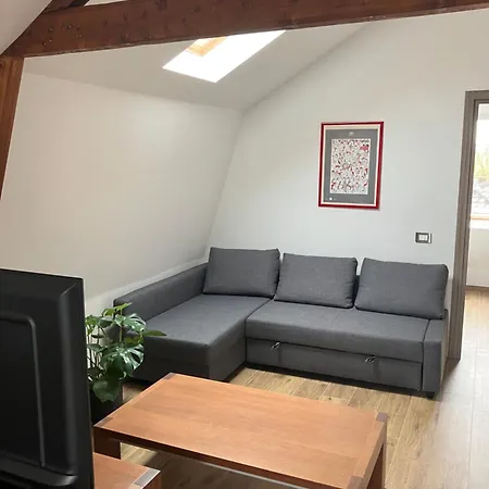 Freshly Renovated Cosy Bedroom *